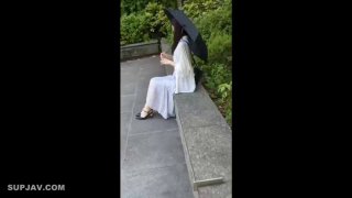 大自然的乳房和3人行动:Ember Snow和Nicole Doshi三人行